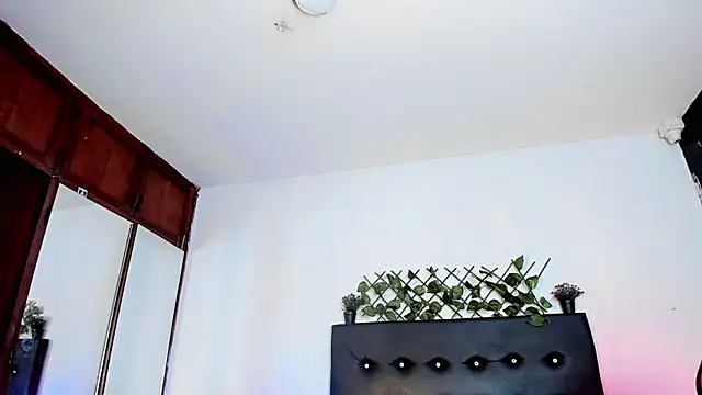 JERO_TEASE_S7S webcam