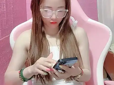 KimOanh345 webcam