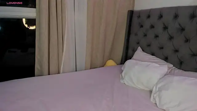 Amiirra_ live sex cam