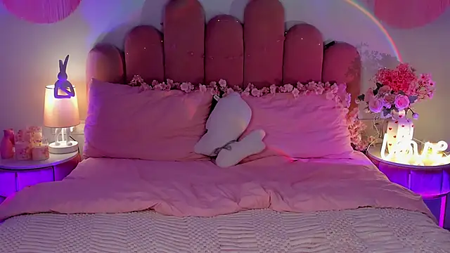 ElsaYoung webcam
