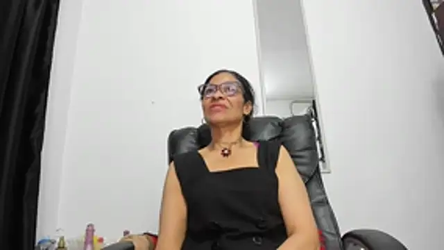Aries_Mature webcam