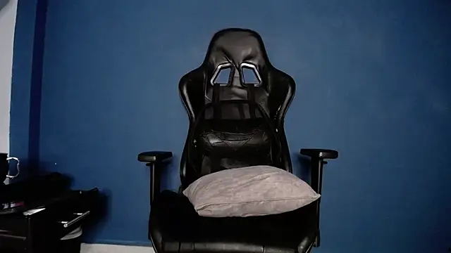 Maxxxpowerful webcam