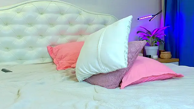 LadySweetWife webcam