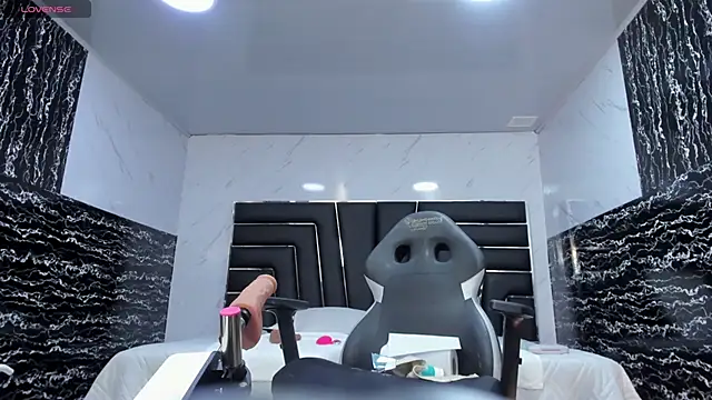 Ladyy_Scarlett webcam