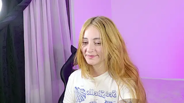 annie_mora webcam
