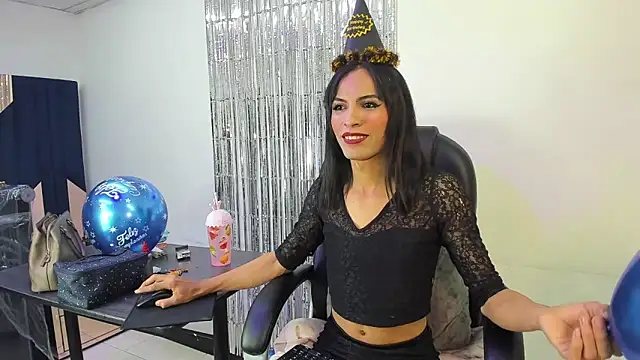 Aisha_hotts777 webcam