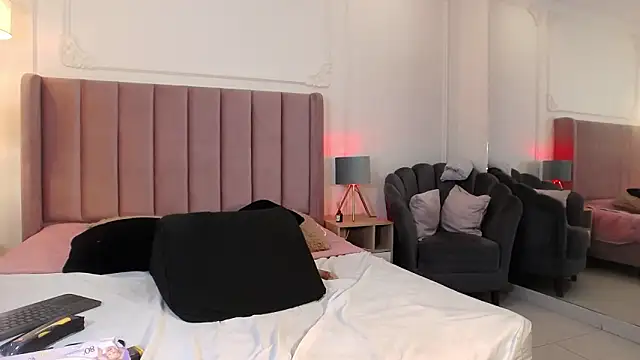 LiaTrainor webcam