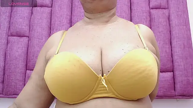 MilfPleasure webcam