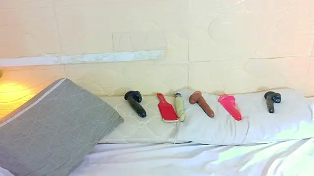 tinyy_whore18 webcam
