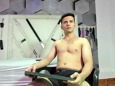 GoldenBoyM webcam
