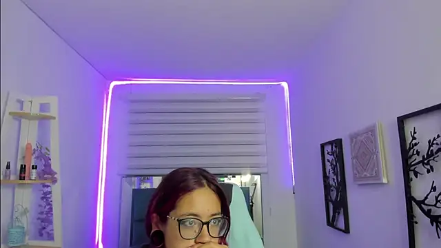 Sara_Red_X webcam