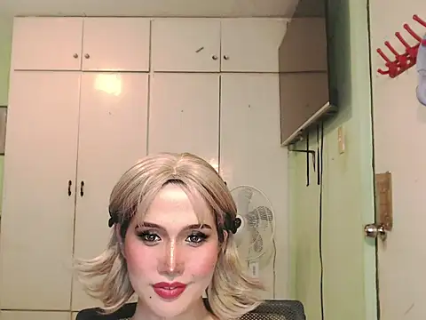 Ezradeliciosa webcam