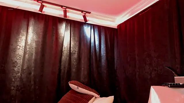 MiaKnox webcam