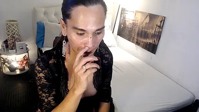 NinaDOM4CUM webcam