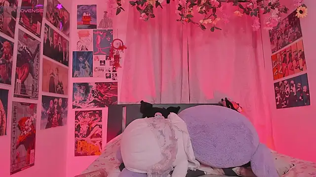 MissCurvyTop webcam