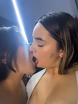 Antonella_Julieta webcam