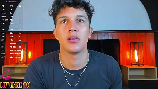 Leo_Savage_ webcam
