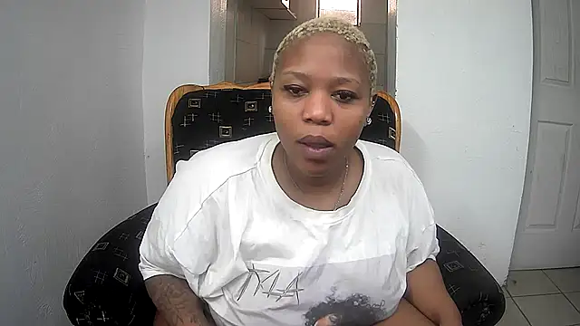 GoldenPussyXOXO webcam