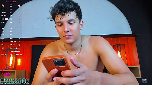 Leo_Savage_ webcam