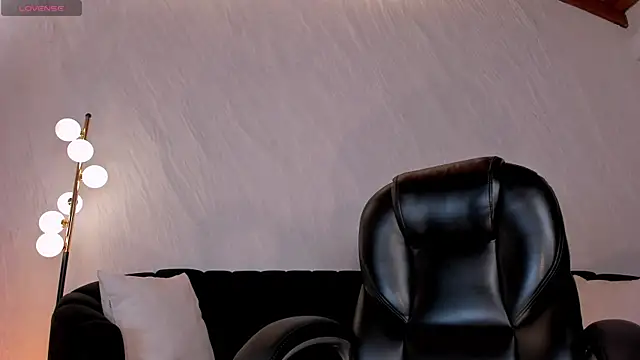 KayraLanne webcam