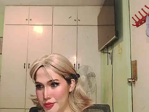 Ezradeliciosa webcam