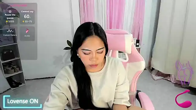 Ursweetyshaine webcam stripchat model stream image