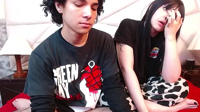 Nyx_and_Arian webcam