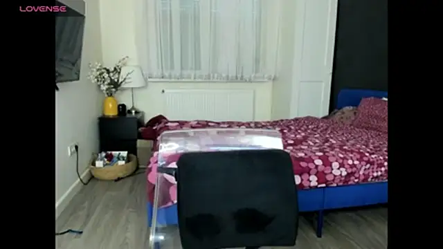 KimBeee webcam