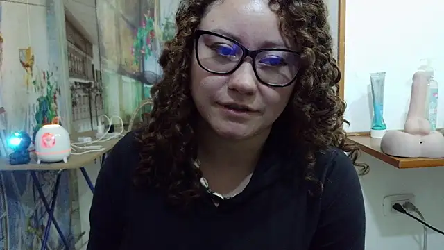 curly_greeneyed webcam