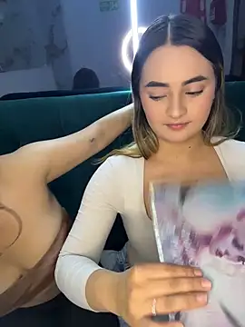 Antonella_Julieta webcam