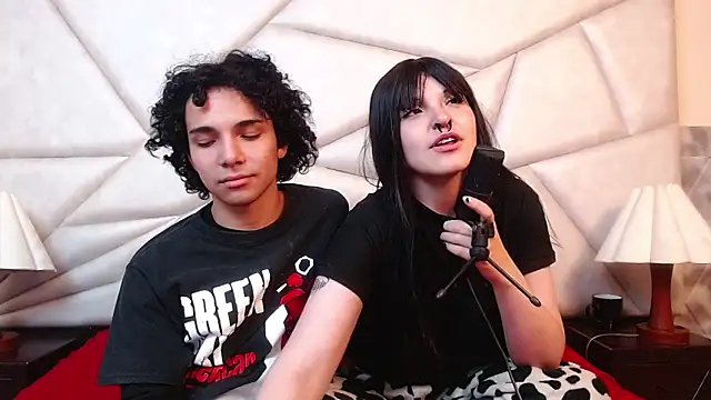 Nyx_and_Arian webcam