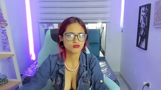 Sara_Red_X webcam