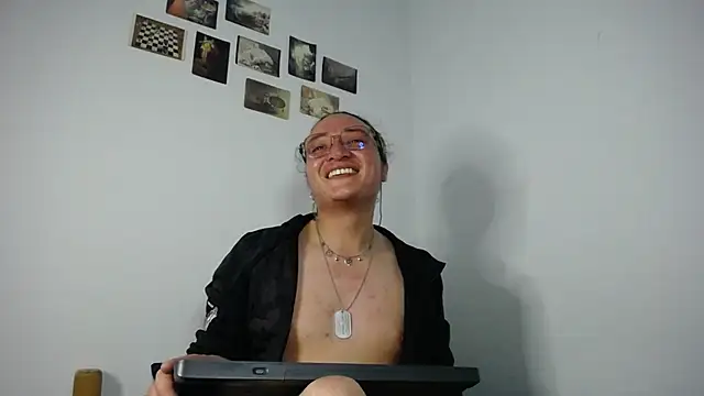 monkeywillwhite webcam