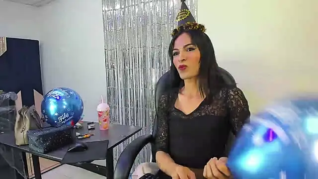 Aisha_hotts777 webcam