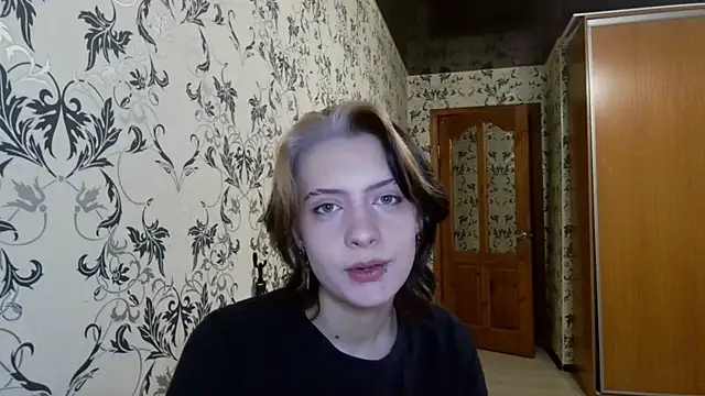 LxayBloom webcam