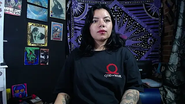 Yourmadame_P webcam