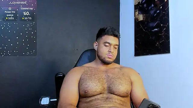 Big_furry_bear13 webcam