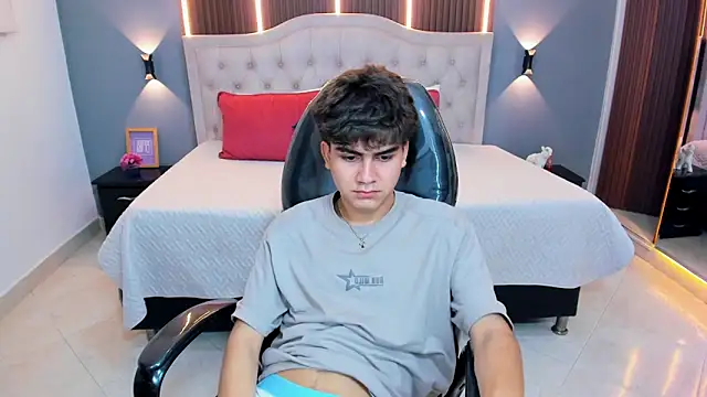 Tommy18__ webcam