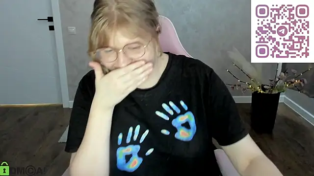luna_c0ra webcam