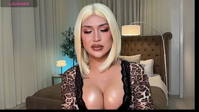 Your_Majesty_Tyra webcam