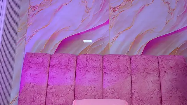 emmacurvy webcam