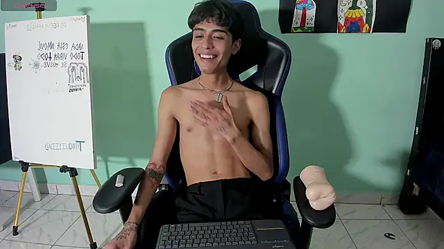 TYLERhHOT2005 webcam