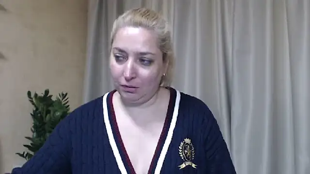 sweetpussy13 webcam