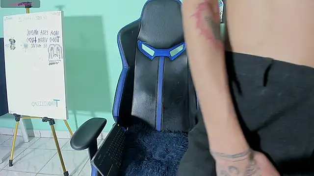 TYLERhHOT2005 webcam