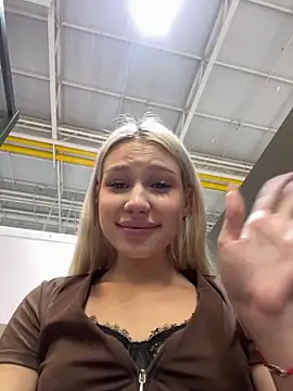  Kiss_Auroraa chat room