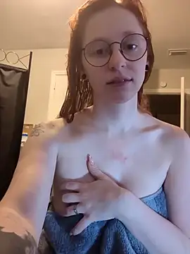 LilyFoxxx webcam