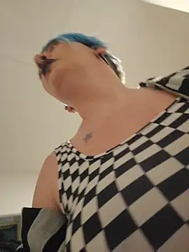 PinkTheHawk webcam