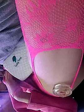 gurlnips - Gurlnips's free webcam - UK Sex Cams