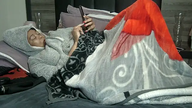 BigButt-MomJ75 webcam