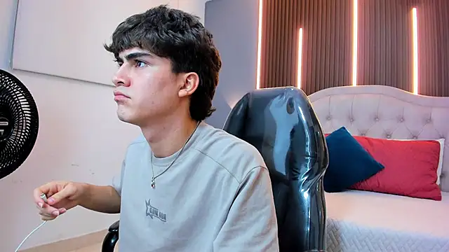 Tommy18__ webcam